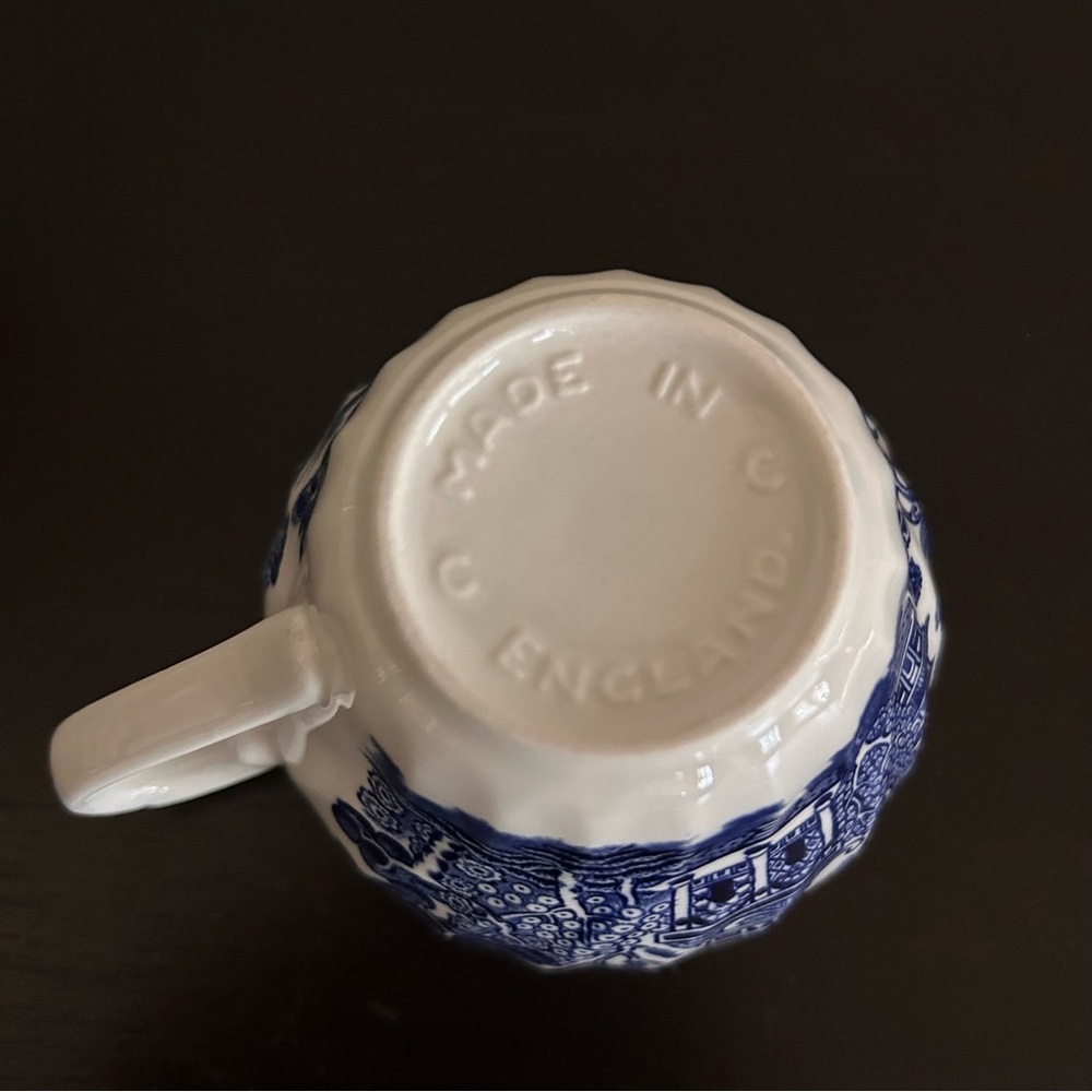 Vintage Royal Wessex Blue Transfer Willow Teacup & Saucer Made in England 8 sets - Picture 7 of 9
